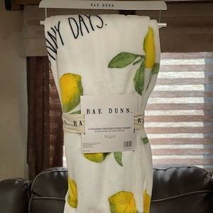 “Sunny days” Rae Dunn over sized throw🍋🤍🤍